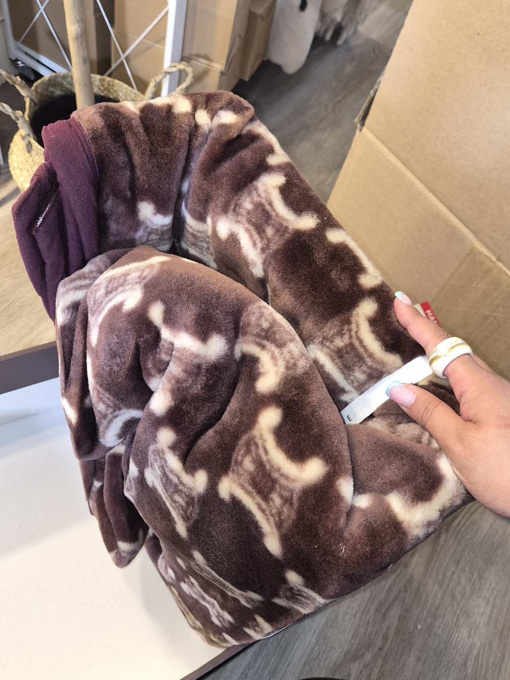 CELINE Brown Triomphe Plush Throw Blanket🤎 - Picture 2 of 3